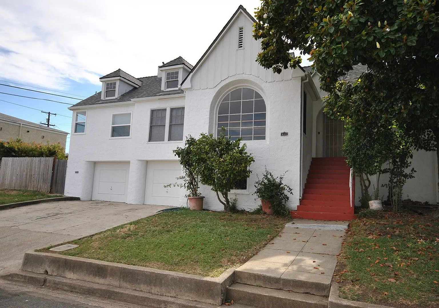 Beautiful and Charming 3 Bedroom 2 Bath Home in Vallejo with Views! — Photo 2