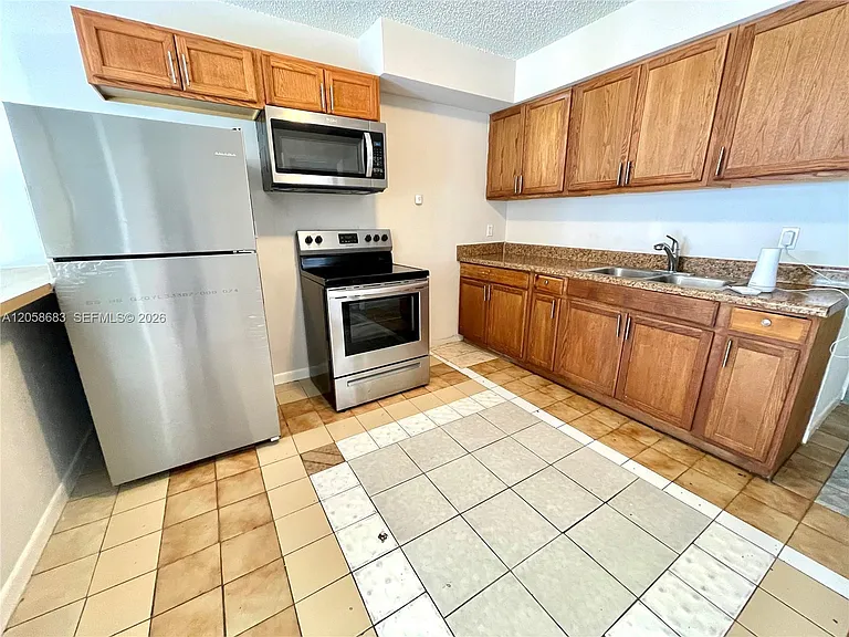 5911 Liberty St #5913 — Photo 8