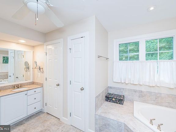 3rd image of 637 Cypresspointe Dr