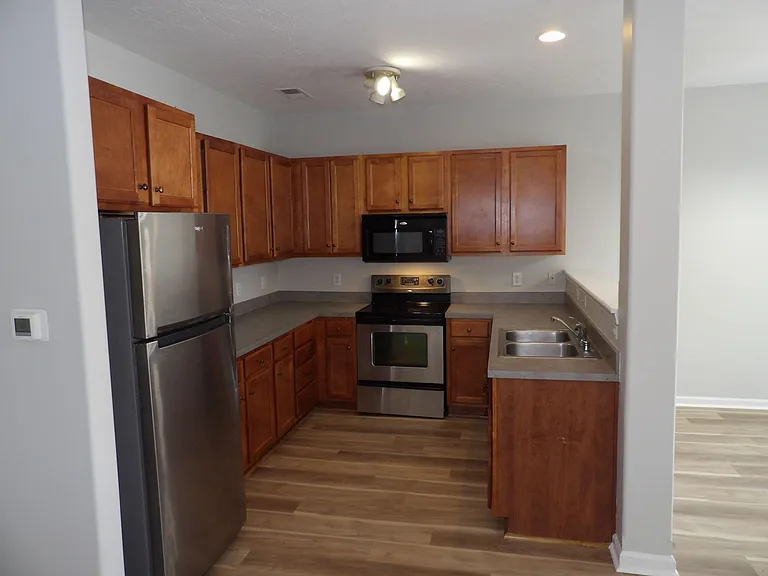 108 Charleston Ct — Photo 13