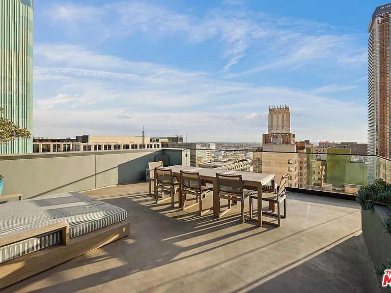 849 S Broadway #M02 — Photo 24