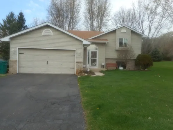 2010 Spruce Ct, Rockford, MN 55373