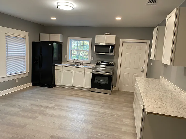 Oversized fully equipped kitchen with plenty of space.
