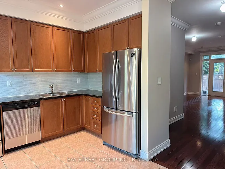142 Hall St — Photo 5