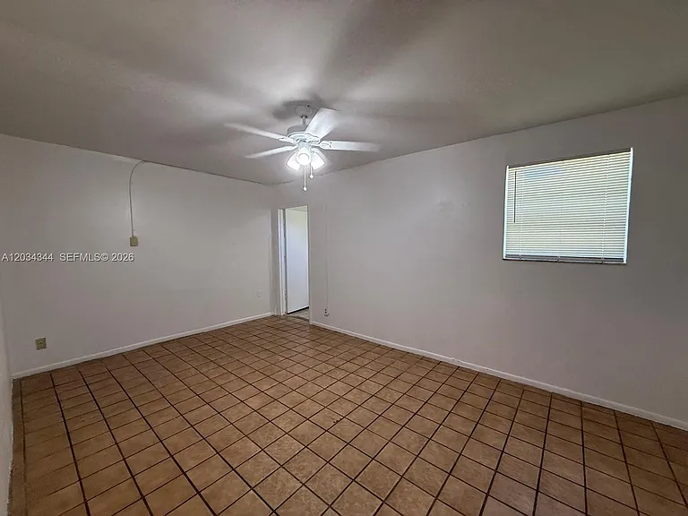 120 NE 7th St #2 — Photo 2