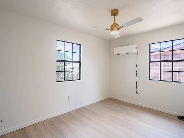 504 Howard Dr — Photo 13