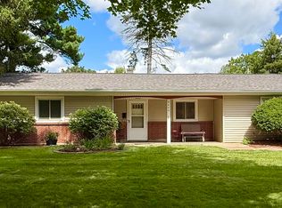 4000 Crestview Dr, Rockford, IL 61107