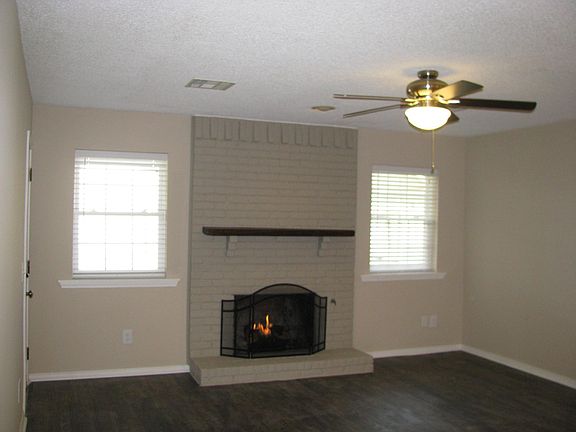 Living room with Fireplace