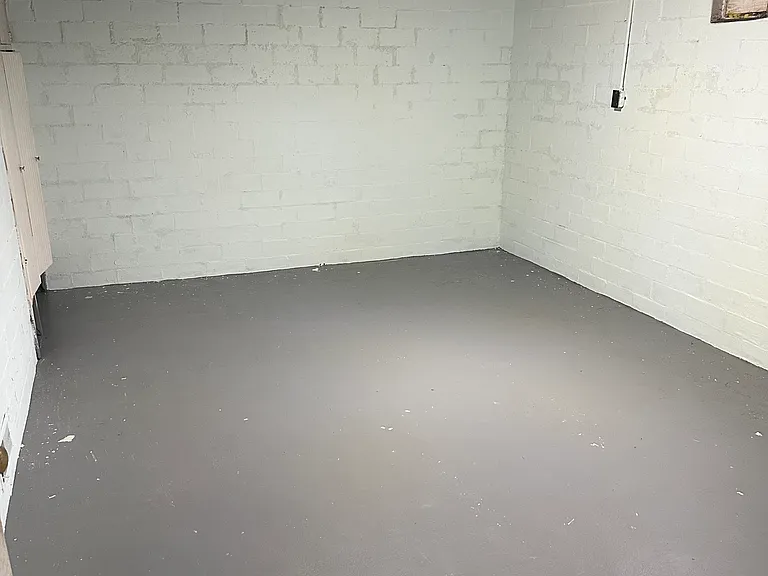 3233 Lincolnway E — Photo 9