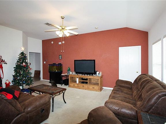 4th image of 464 Port Lavaca Dr