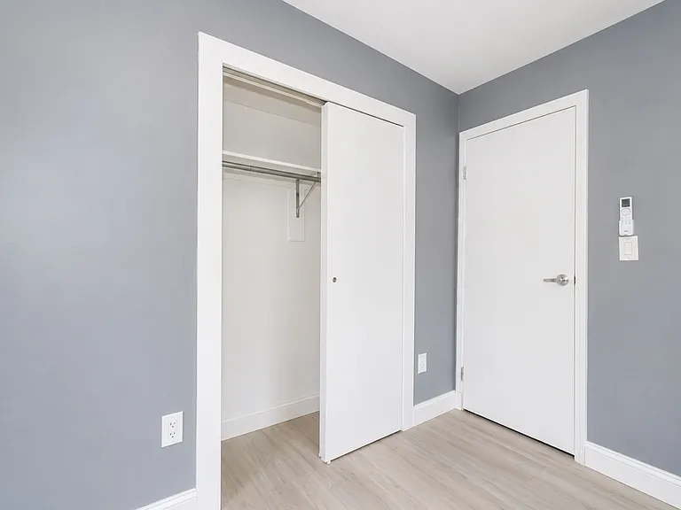 1140 Victory Blvd #1 — Photo 13