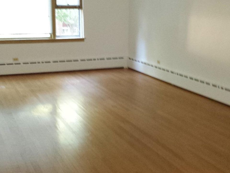 2nd image of 1135 S Oak Park Ave
