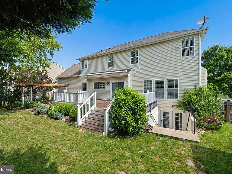 110 Bedrock Dr — Photo 43