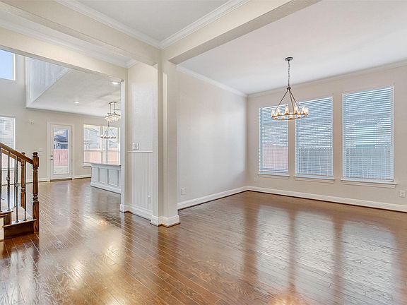 5th image of 20528 Woodvine Ave