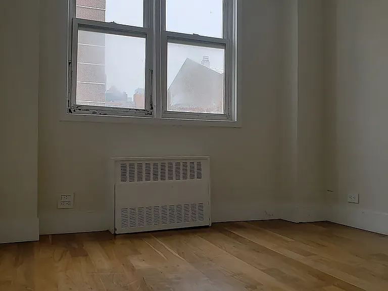 200 E 30th St #6-H — Photo 2