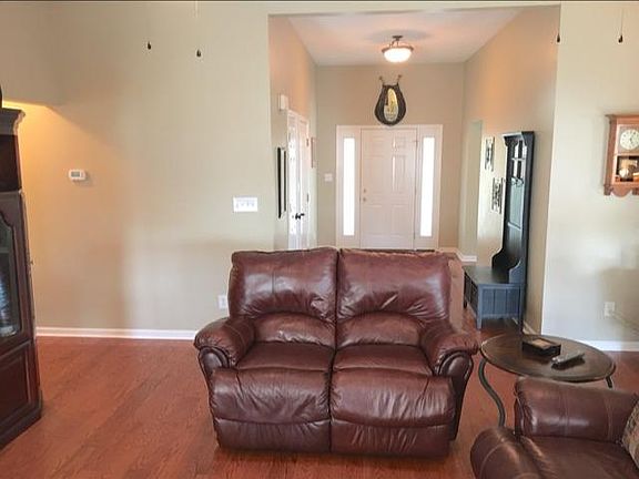 4th image of 305 Harlan Dr
