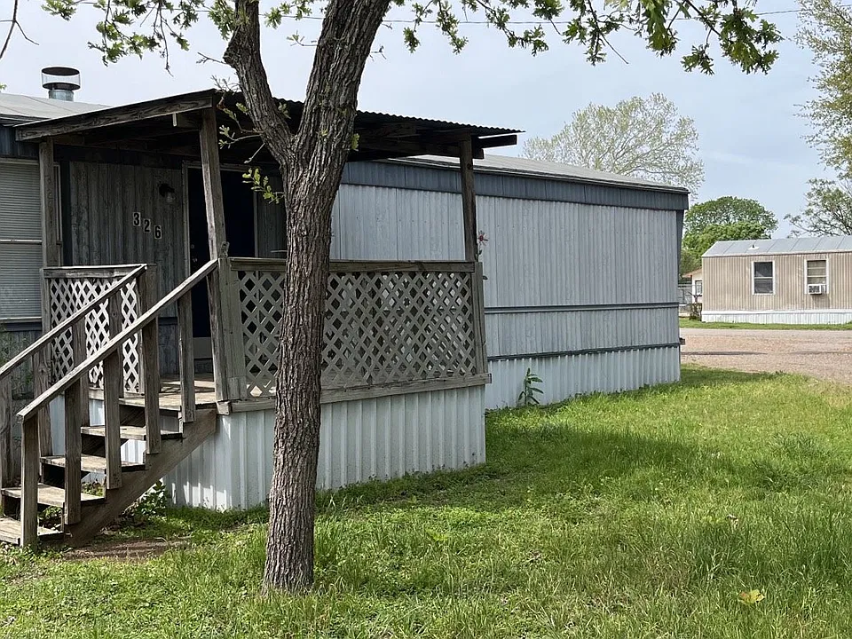 521 E Veterans Memorial Blvd #326
