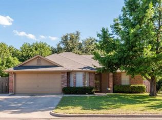 326 Arnold Ave, Burleson, TX 76028