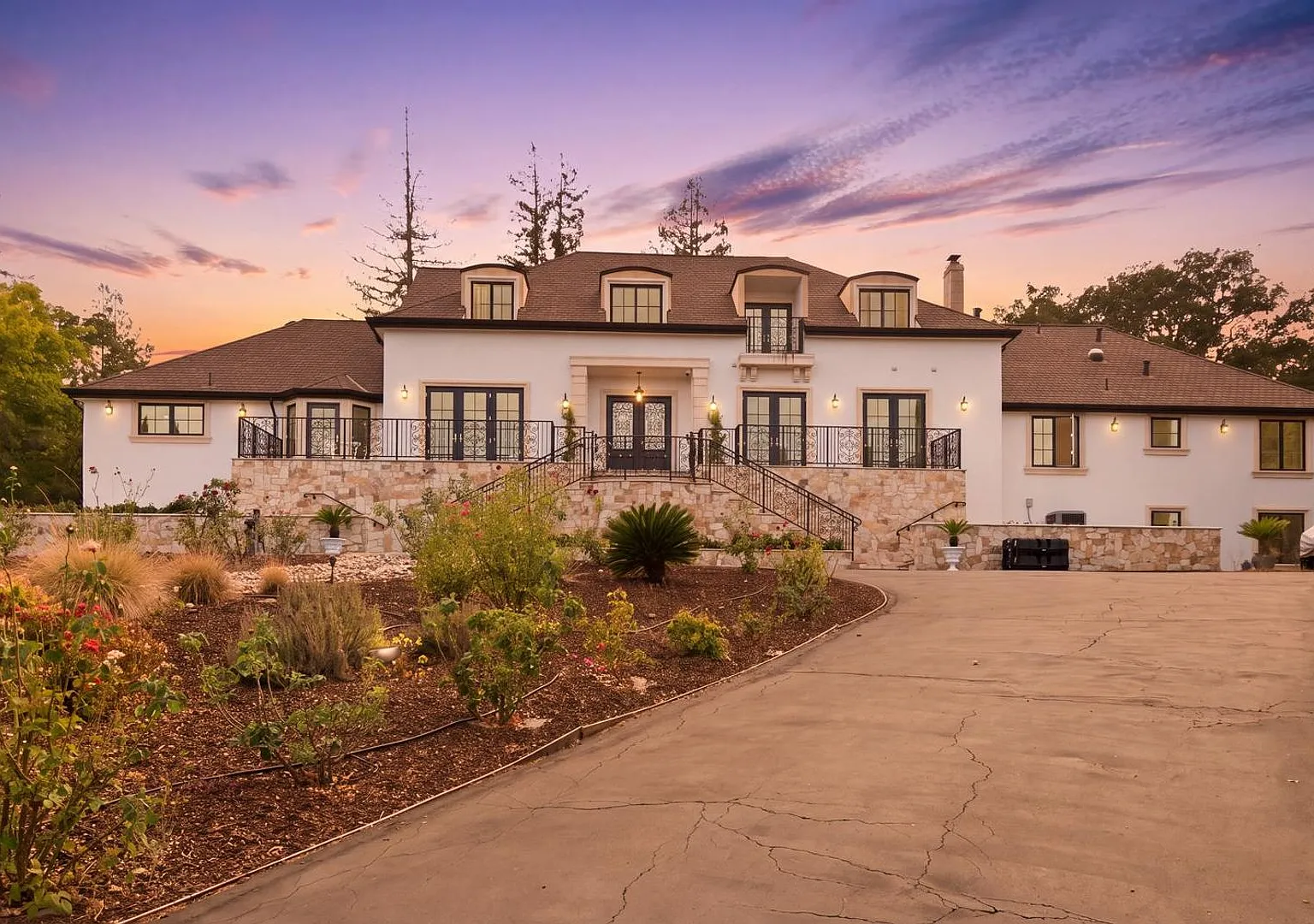 Experience Refined Living in this Expansive 6 Bed, 4.5 Bath Monte Sereno Home. — Photo 1