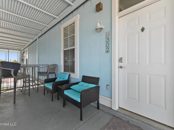 699 Dunbar Ave APT 302, Bay Saint Louis, MS 39520