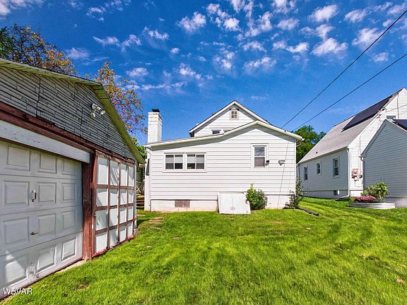 5th image of 74 Maple Ave