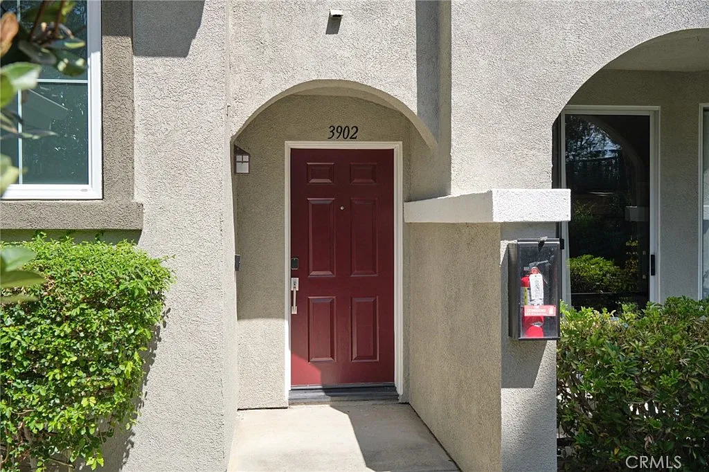 1 bed, 1.5 bath, 890 sqft, $3,200 — Photo 1