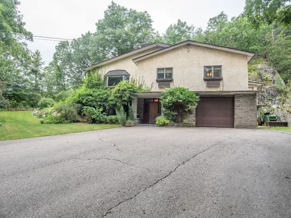 190 Hawes St, Wrentham, MA 02093