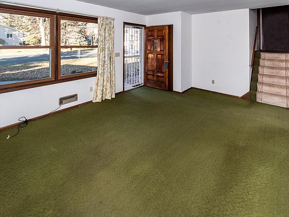 5th image of 1856 Carol Ln