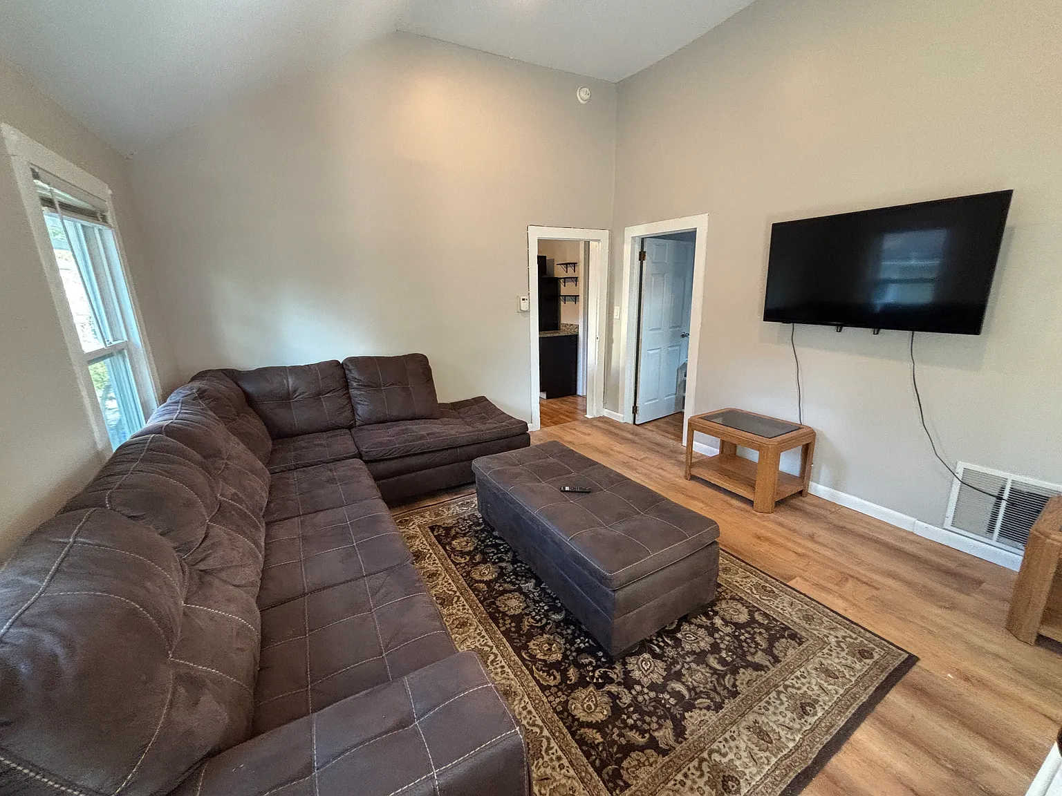 6 bed, 1920 sqft, $4,500 — Photo 2