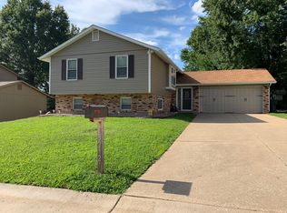 1212 Amberglen Dr, Saint Peters, MO 63376