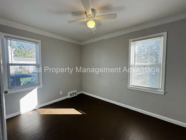 21012 Beechwood Ave — Photo 9