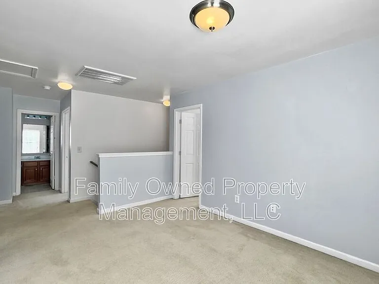 100 Salem Creek Dr — Photo 17