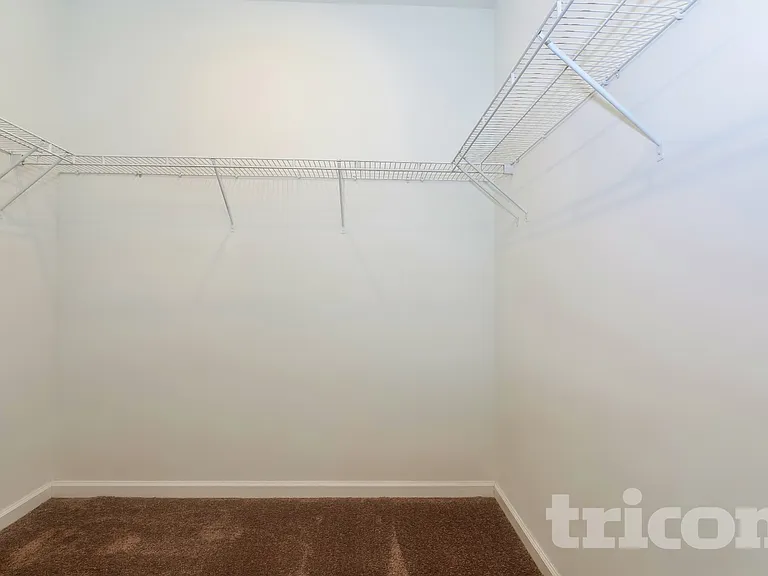 180 Everett Sq — Photo 8