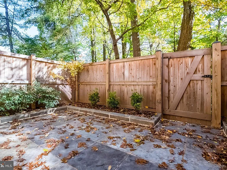 3221 Sutton Pl NW #C — Photo 26