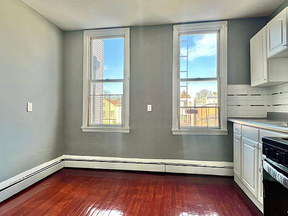 4th image of 80 Paterson St APT 5