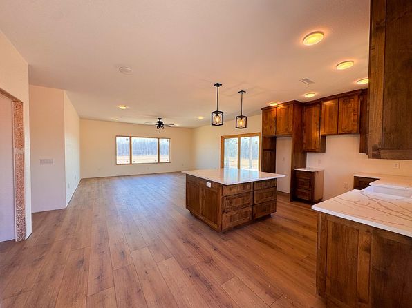 22176 Farm Road 1085