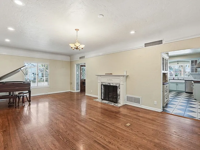 1238 W Coronado Rd — Photo 8