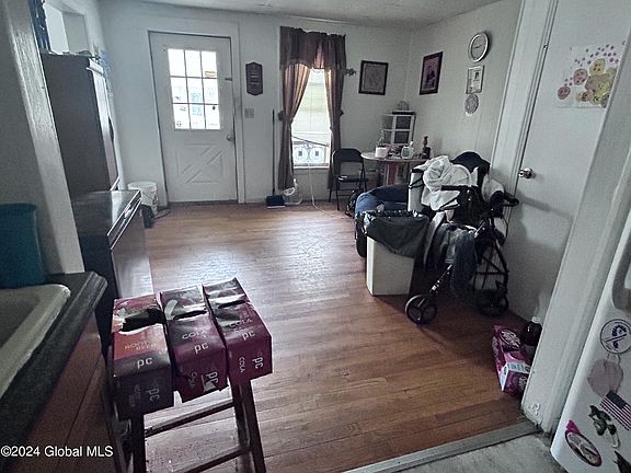 3rd image of 18 Lawrence St