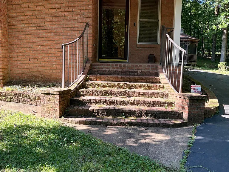 870 Green Acres Dr — Photo 2