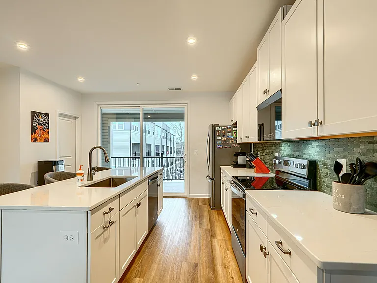2596 Neabsco Common Pl — Photo 12