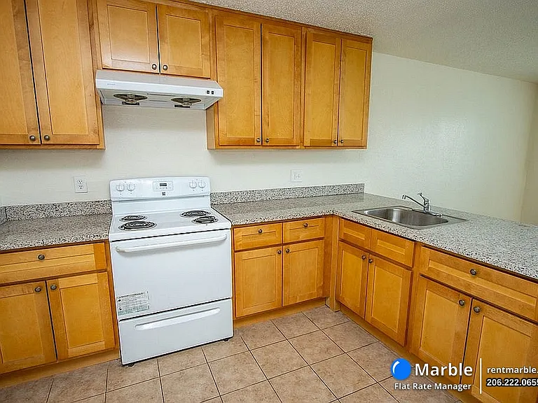 847 E Main St #4 — Photo 3