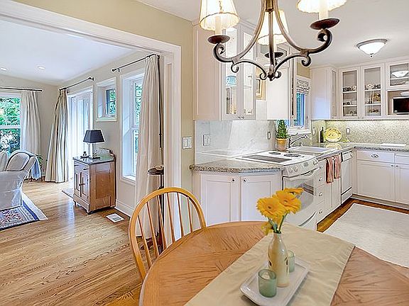 Kitchen/Eating area