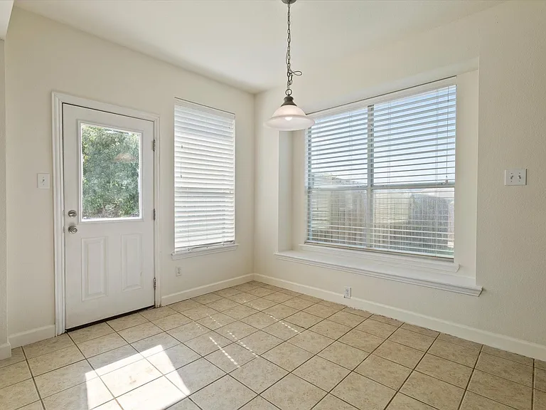 403 Connemara Trl — Photo 16