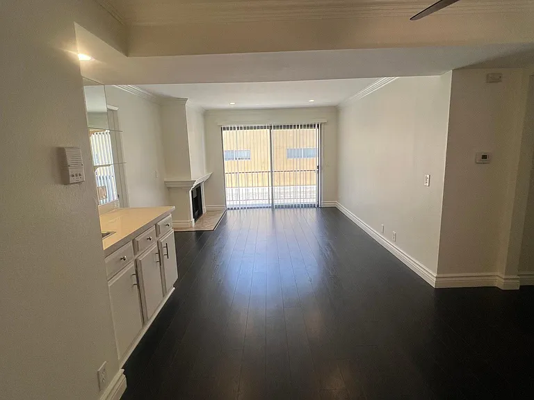 4307 Whitsett Ave #104 — Photo 8