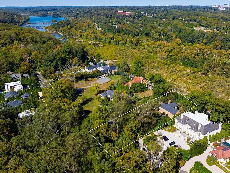 221 Chain Bridge Rd — Photo 17