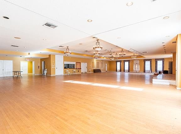 3rd image of 6706 Friends Ave