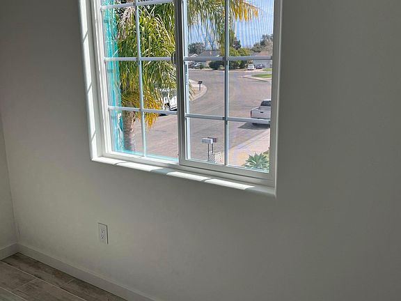 3rd image of 521 Summerhill Dr