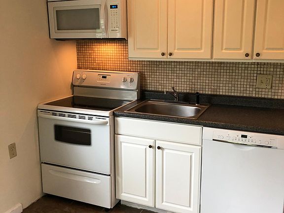 3rd image of 1233 Limekiln Pike #B