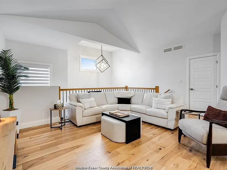 241 Robinson Ave #UPPER — Photo 5