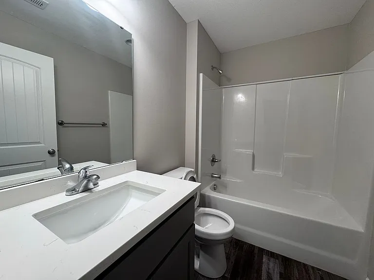 120-126 Stone Ct — Photo 7